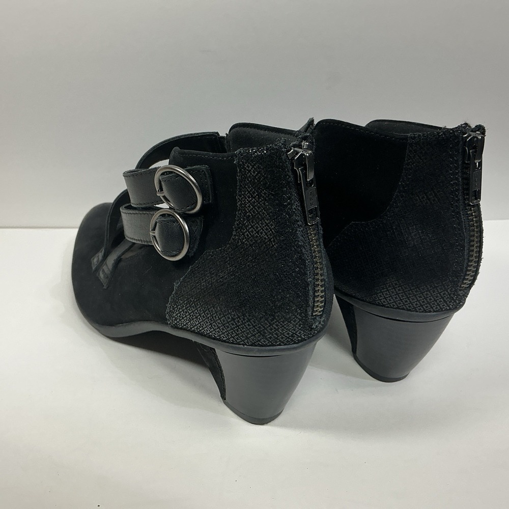 Earth Booties Womens 9B Black Amber Ankle Booties Suede Leather Heels Back Zip - Picture 3 of 7